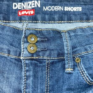 Denizen from Levi’s Modern Cuffed Denim Shorts Size 4 Stretch